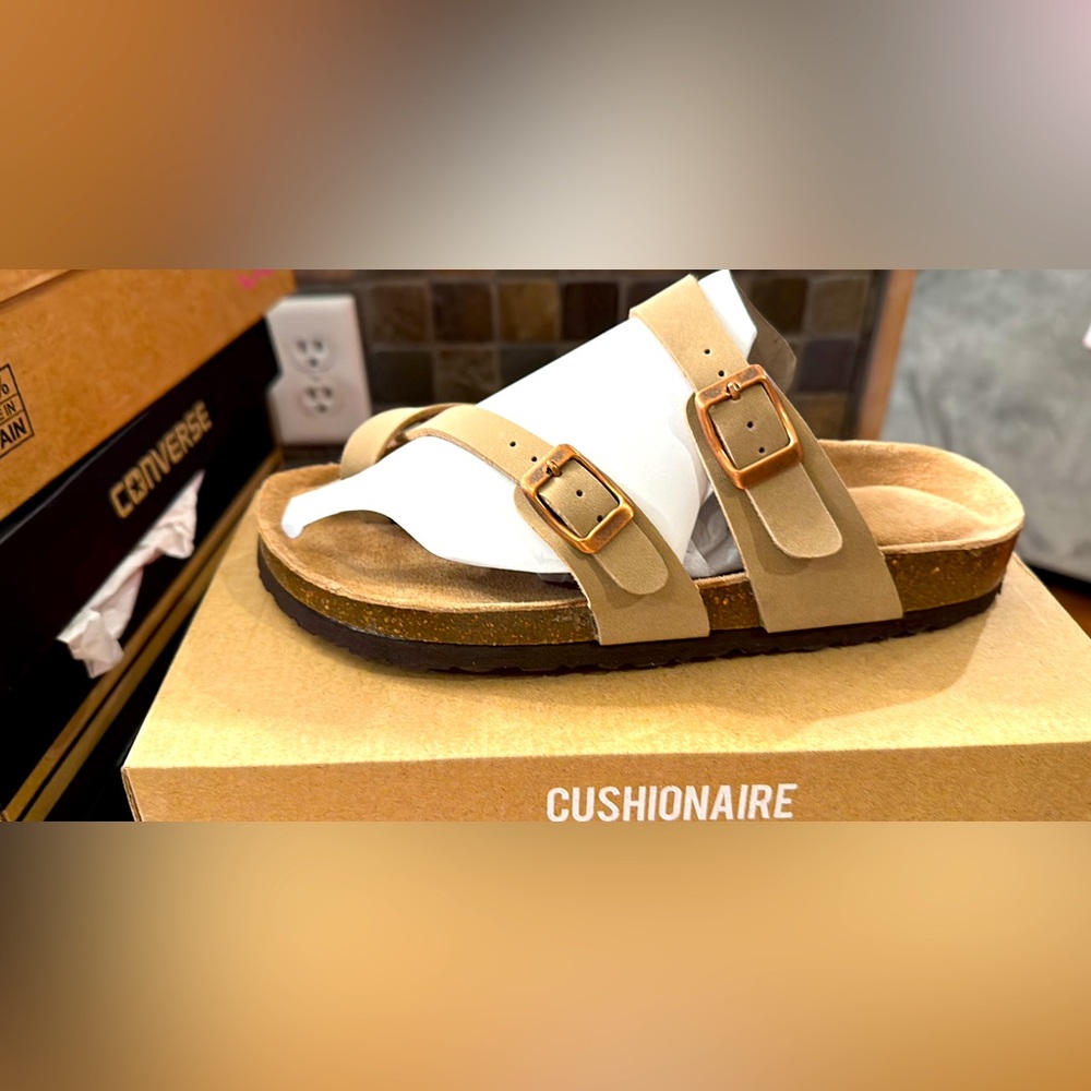 Cushionaire size7.5 taupe color